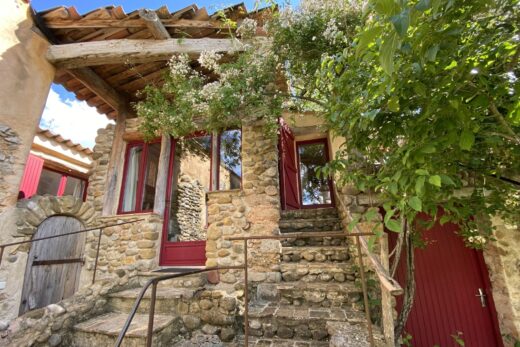 Gîtes et Chambres d&#8217;Hôtes du Clos des Collines : Charme et Convivialité